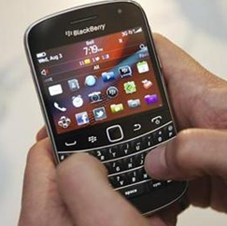 RIM to license Blackberry 10 OS