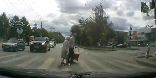 Russian dash cam video shows the good side of country's drivers..